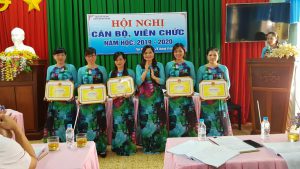 HINH-ANH-CB-GV-NV-DUOC-KHEN-THUONG